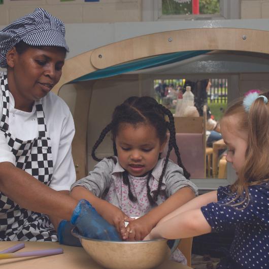 Children baking bread with the chef