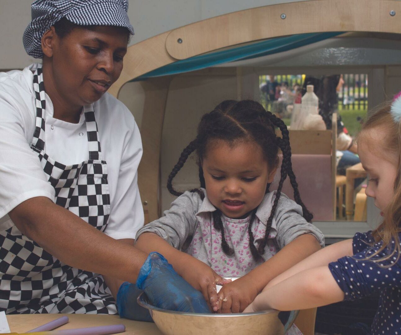 Children baking bread with the chef