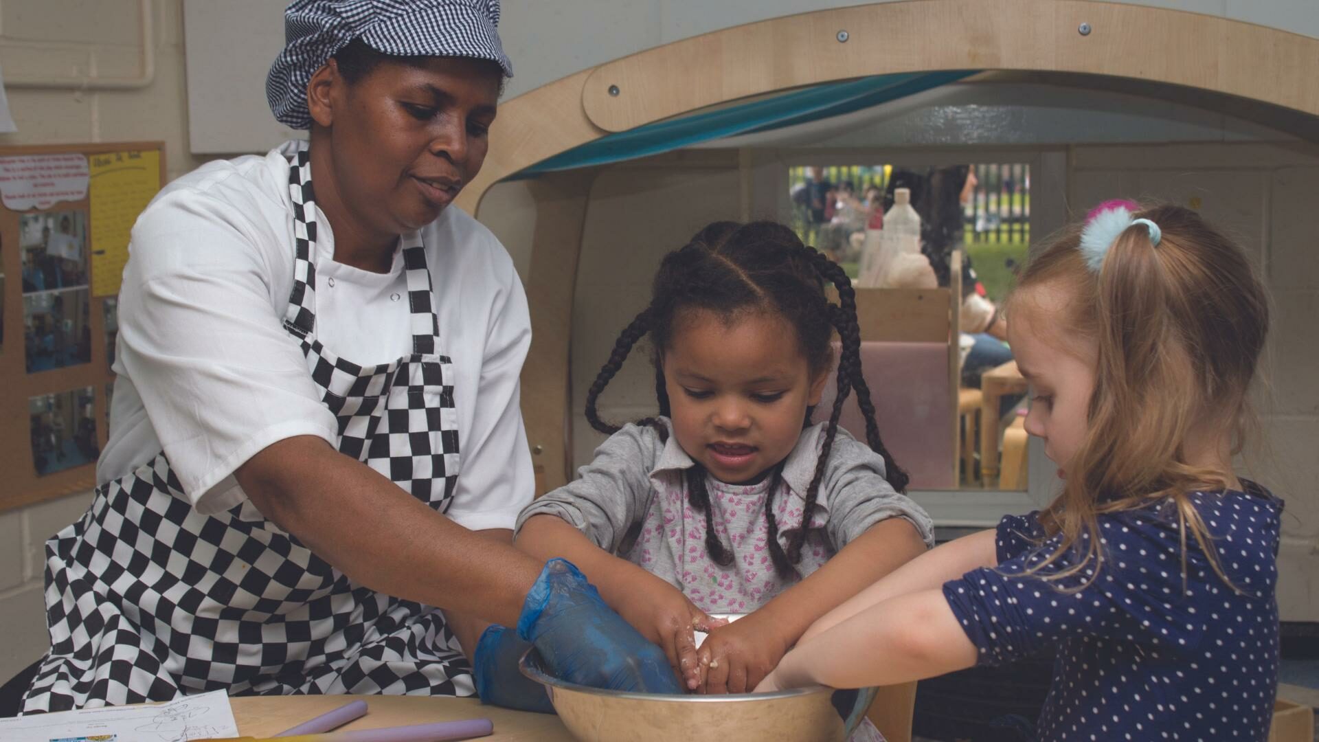 Children baking bread with the chef